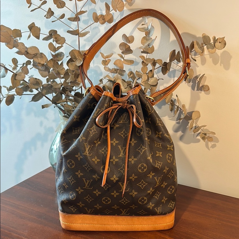 Authentic Louis Vuitton Brown Monogram Canevas Full Size Noé Bucket GM - Vintage